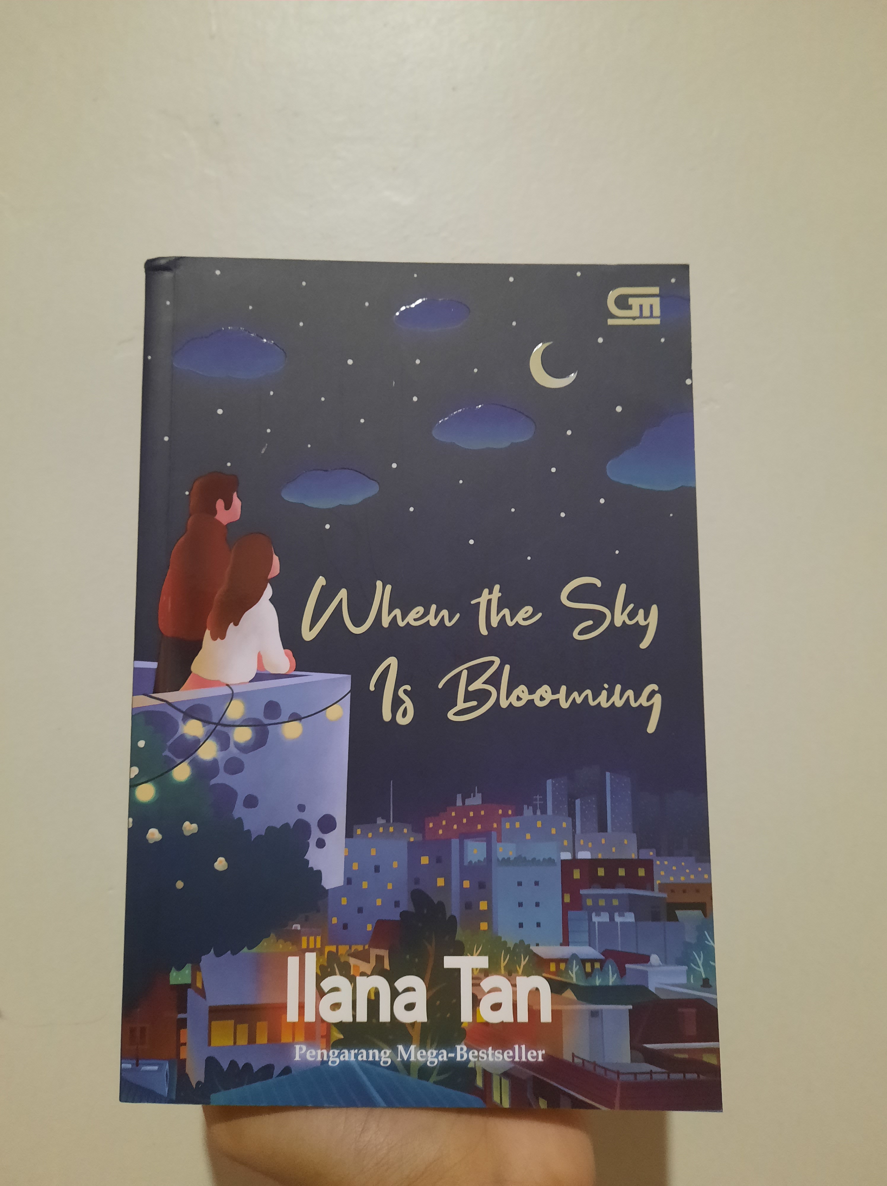 Review Buku: When the Sky is Blooming
